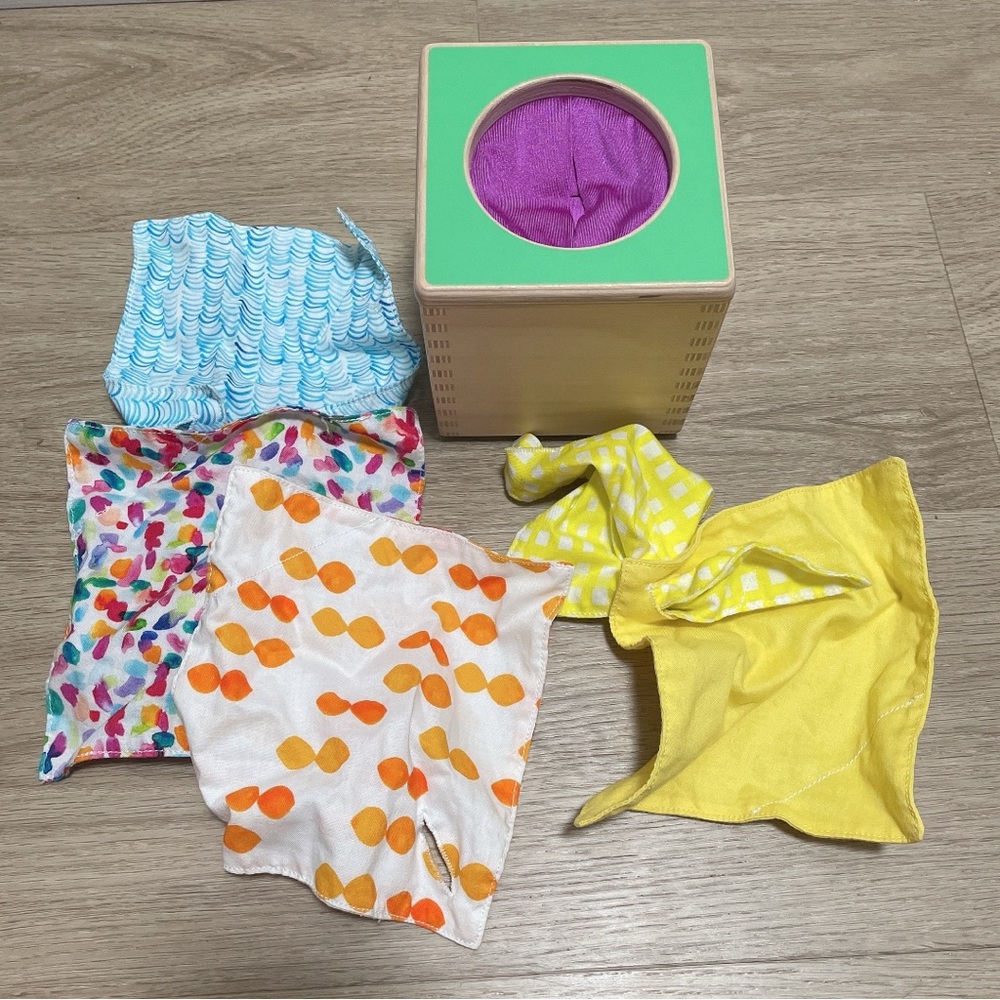 Lovevery Magic Tissue Box + Magic tissues